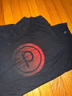 Ombré Lululemon Pure Barre Tshirt